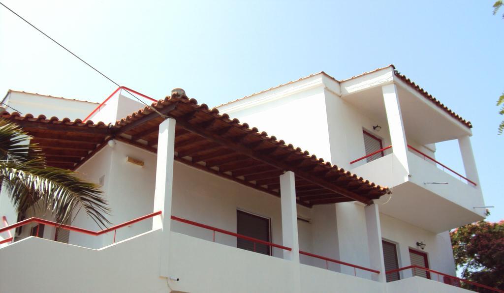 פלומרי Irini Studios מראה חיצוני תמונה